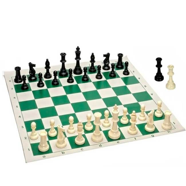 Set de Ajedrez en Caja | Piezas Oficiales de Plástico + Tablero Nylon Verde 47x47 cm