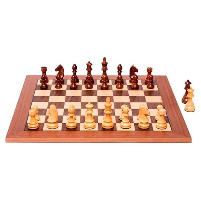 Set de Ajedrez de Madera DGT Walnut 55x55cm con Piezas Timeless y Dama Extra